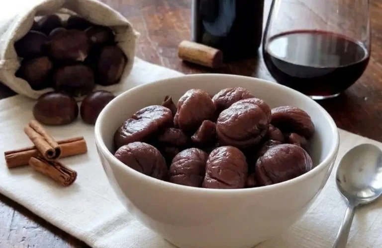 Ciotola di castagne ubriache della nonna al vino rosso speziato e profumato