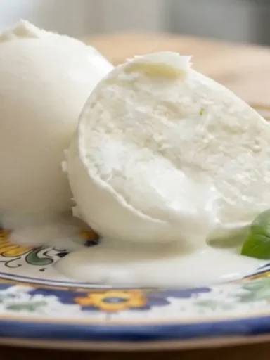 Dettaglio della confezione di Mozzarella di Bufala Campana DOP a marchio del supermercato.