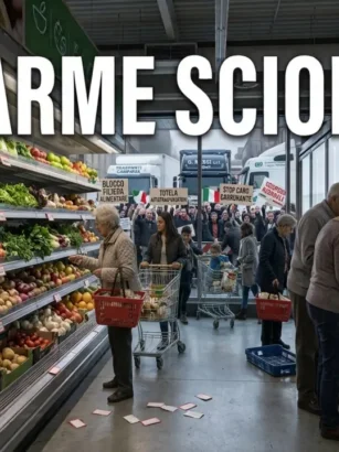 spesa al supermercato durante lo sciopero degli autotrasportatori con scaffali con pochi prodotti e camion fermi sullo sfondo